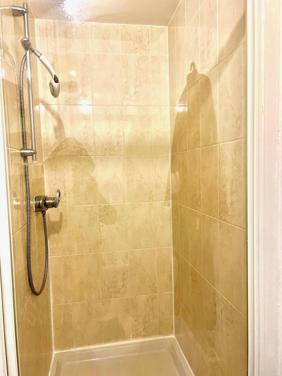 Dartford Kent Luxe Home -2 Mins From Dartford Crossing - Close To Town Centre & Station - 5 Bedroom Holiday Home - Fun Games & Free Parking-Sleeps 1 To 12 Экстерьер фото